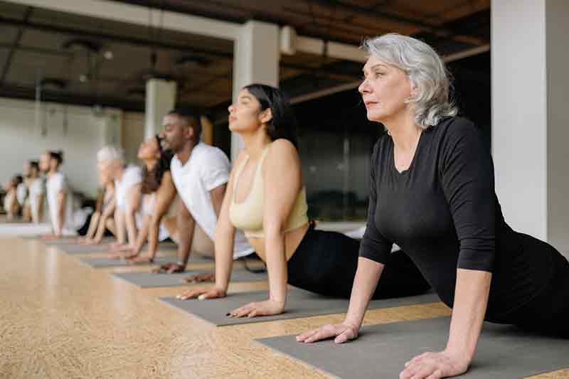 Entrenar la fuerza y mejora la postura corporal